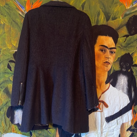 Guess coat women xl. Great fit curves to your body. Gently used. Good condition - Picture 5 of 7